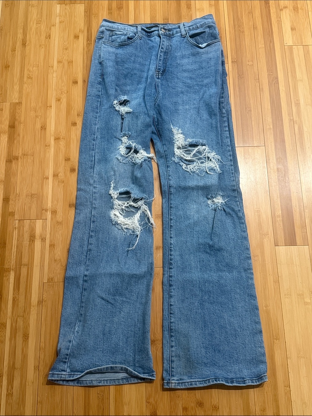 Wide-Leg Distressed Women's Jeans in Medium Blue
